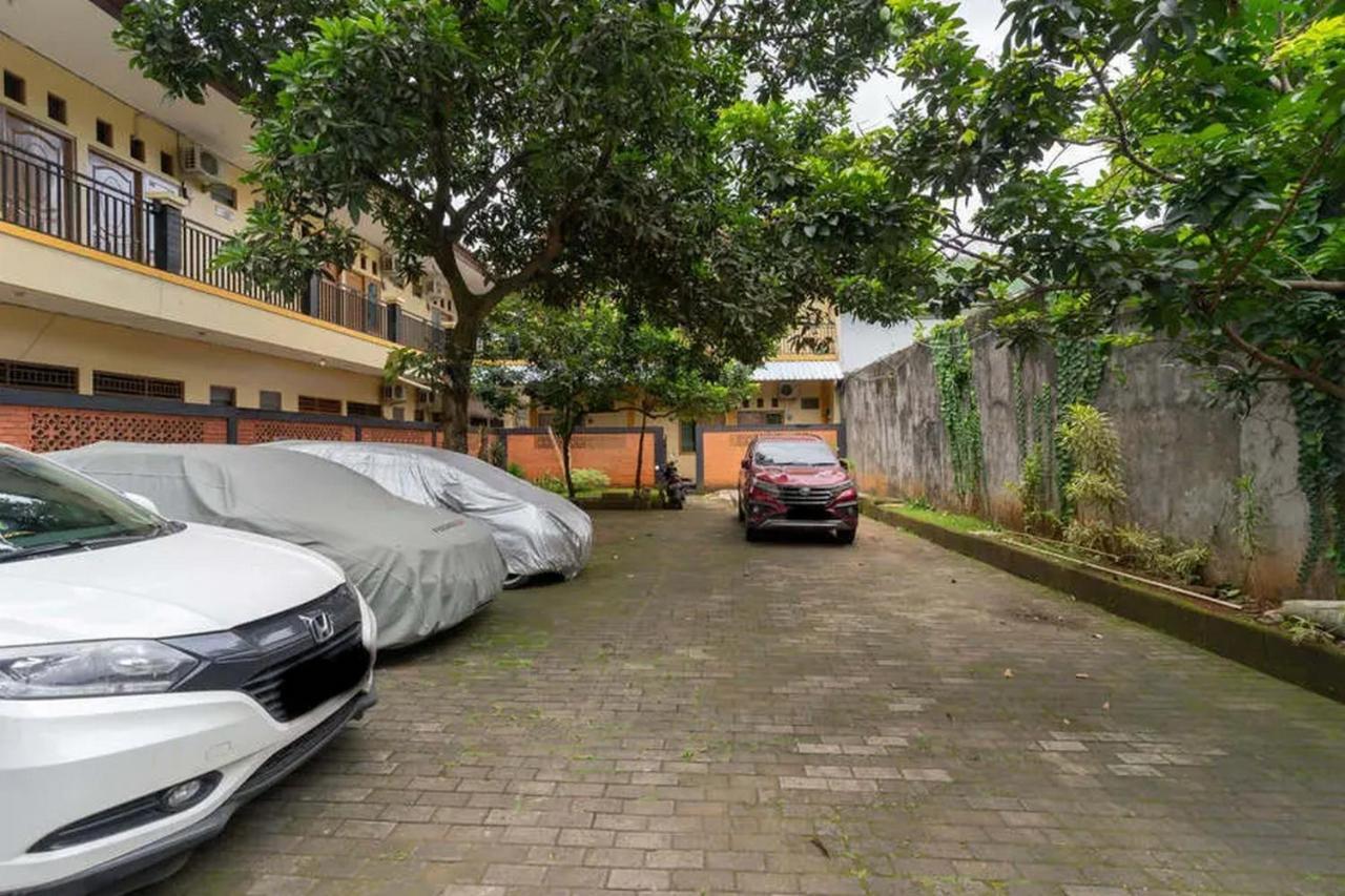 Hotel Kostawira Syariah Bintaro Mitra Reddoorz Mencil Exteriér fotografie